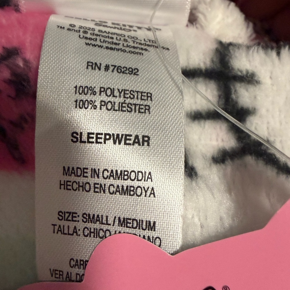 Hello Kitty Robe Womans S/M. Soft pretty colors with pockets on each side. - Picture 11 of 11